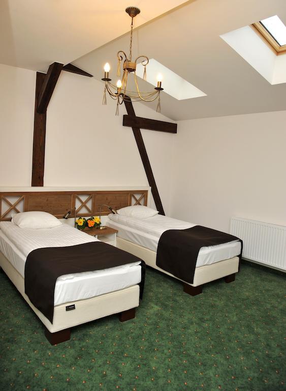 Hotel Sandro Silver & Spichlerz Antoniny Leszno  Habitación foto