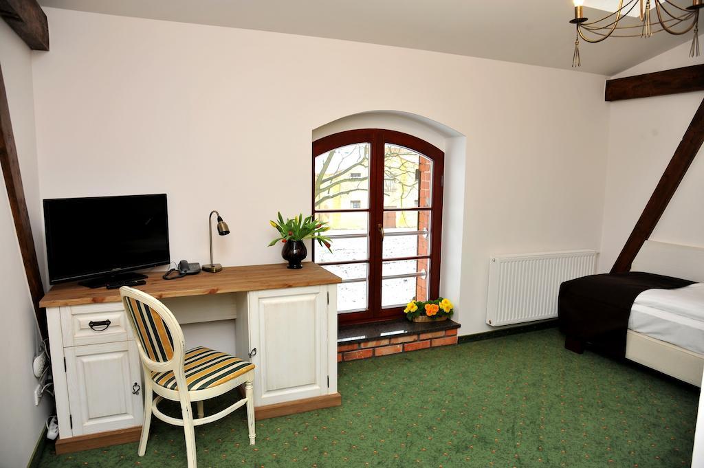 Hotel Sandro Silver & Spichlerz Antoniny Leszno  Habitación foto