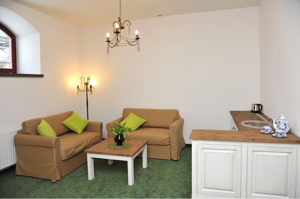 Hotel Sandro Silver & Spichlerz Antoniny Leszno  Habitación foto