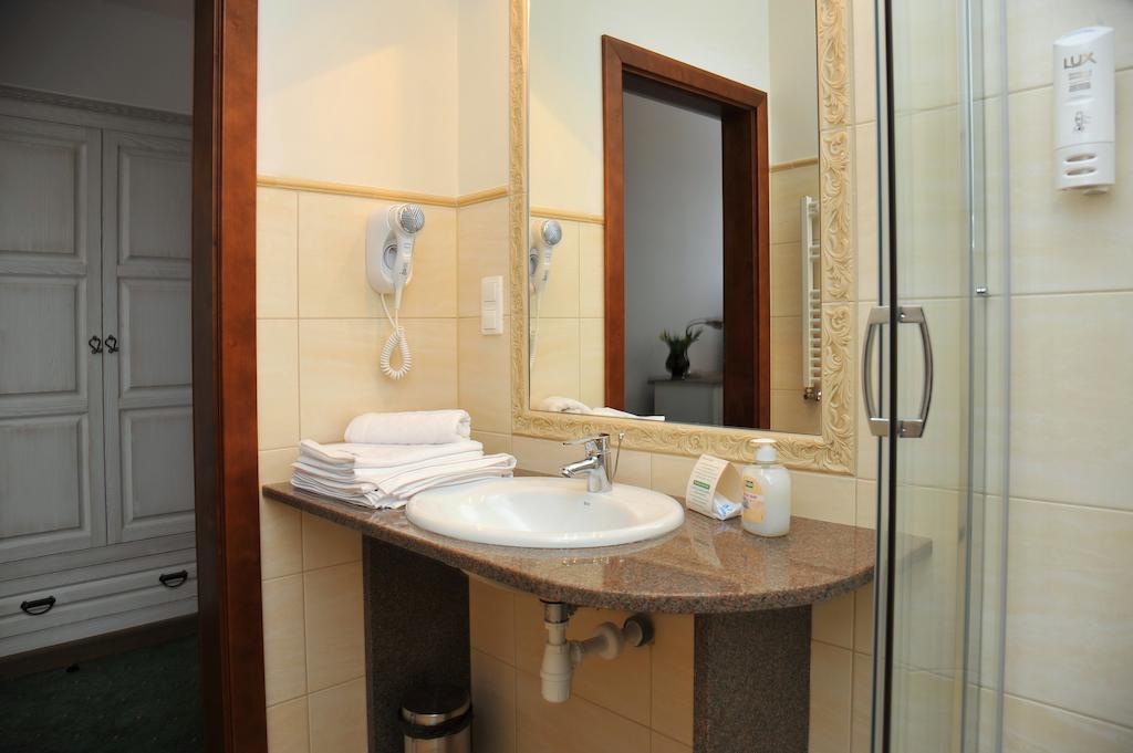 Hotel Sandro Silver & Spichlerz Antoniny Leszno  Habitación foto