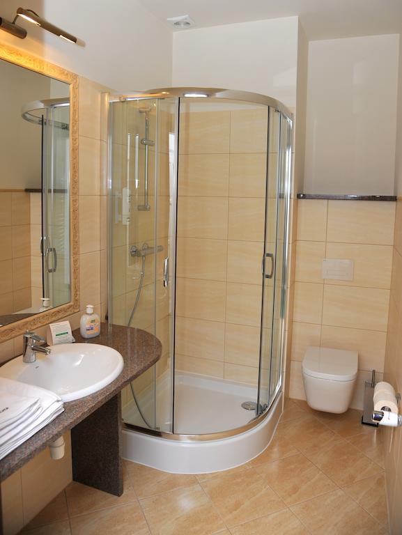 Hotel Sandro Silver & Spichlerz Antoniny Leszno  Habitación foto