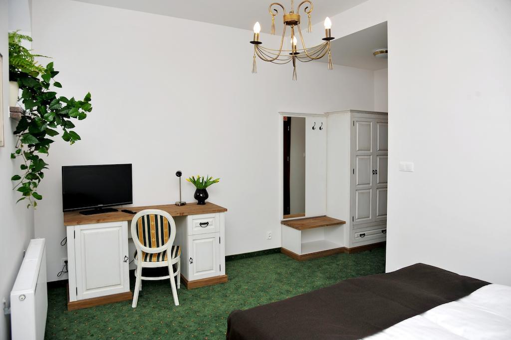 Hotel Sandro Silver & Spichlerz Antoniny Leszno  Habitación foto